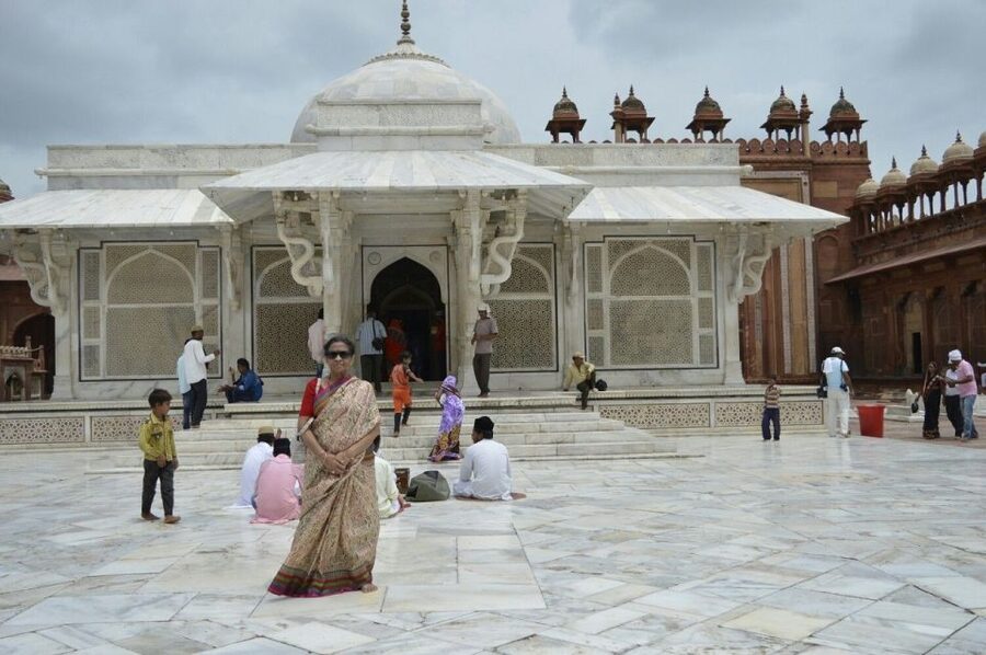 Book Official Tour Guide for Fatehpur Sikri. - Dewan E Aam and Dewan E Khas: Where Rulers Were Seen