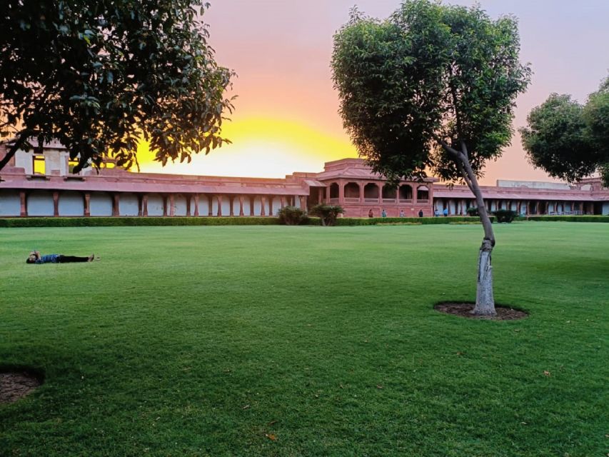 Book Official Tour Guide for Fatehpur Sikri. - Rang Mahal and Harem Sara: Court Life and Everyday Reality