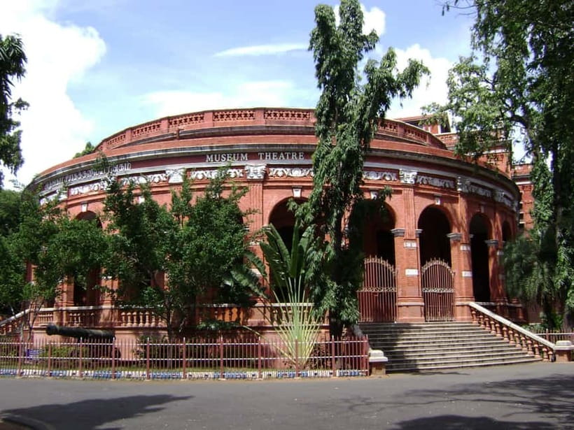 Chennai: Private Day Tour with Transportation and Tickets - Marina Beach panoramic drive, quick coast time without extra costs