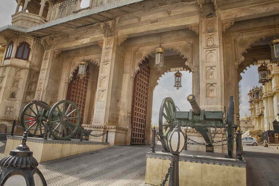 City Palace Udaipur Express visits with english speaks guide - Key highlights worth planning for