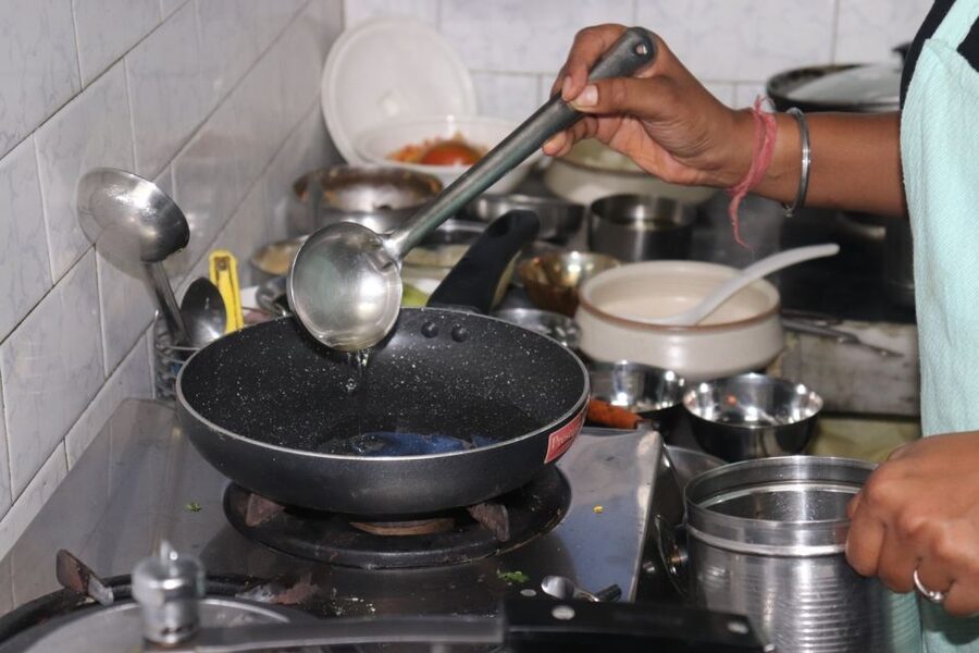 Cooking class and dinner with Rekha family with full meals - Meeting at Kalaji Goraji Road and the Shoe-Off Rule