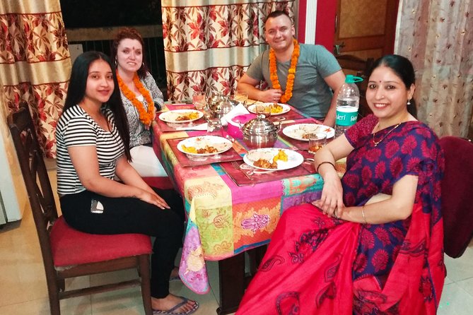Cooking Demo + Lunch/Dinner and interaction with an Indian family @ Chez Anjali - Entering the cooking workflow with your personal guide