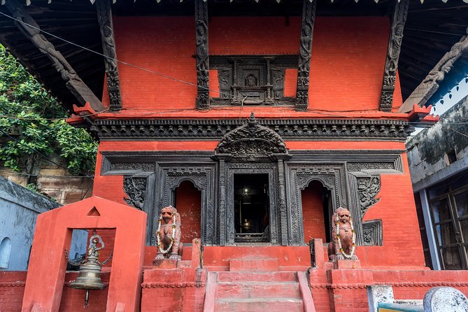 Cultural & Spiritual Trails of Old Town Varanasi Guided Walking Tour - Price and logistics: what you really get for $11.17