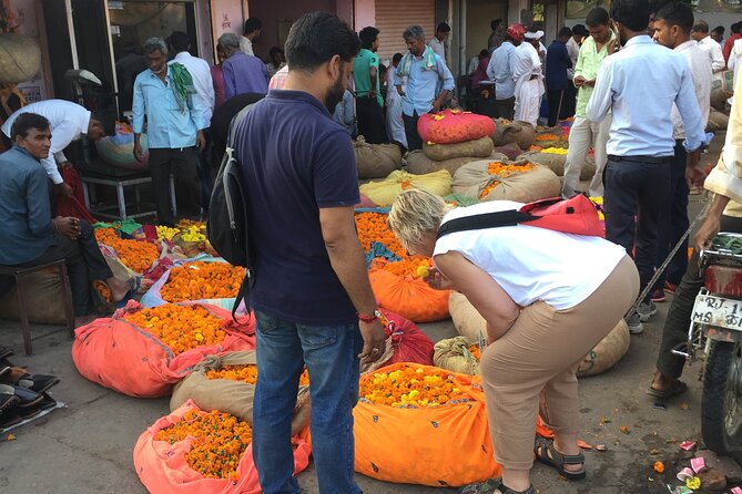 Cultural Walk and Food Tasting In Jaipur - The practical route: start at Golcha Cinema, finish at Choti Choupar