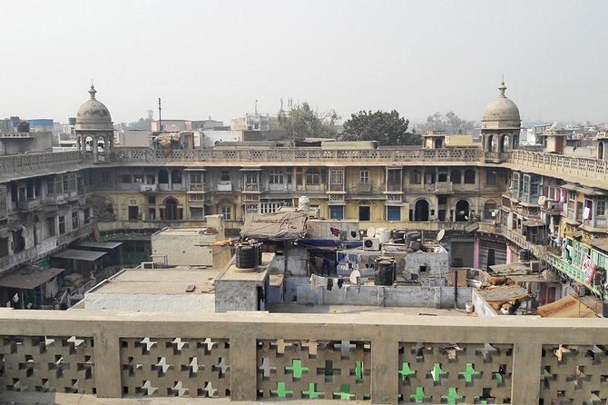 Day Tour of Delhi: Old and New with Local Experts - The driving interlude: India Gate, the Embassy Area, and fast context