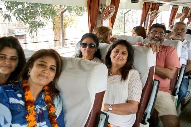 Day Trip Amritsar with Wagah Border Ceremony - Golden Temple Timing: A Holy Stop That Moves at Human Scale