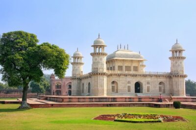 Day Trip to Agra from Delhi Including Taj Mahal and Agra Fort with Lunch