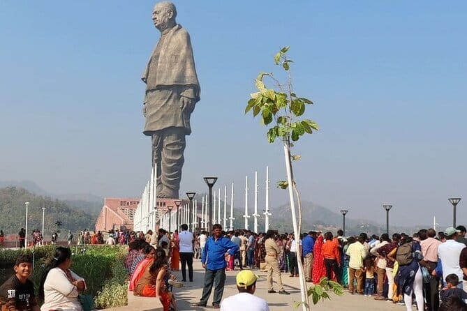 Day Trip to Statue of Unity (Guided Full Day Sightseeing Tour from Ahmedabad) - Stop 1 in Vadodara: Starting at the Right Place