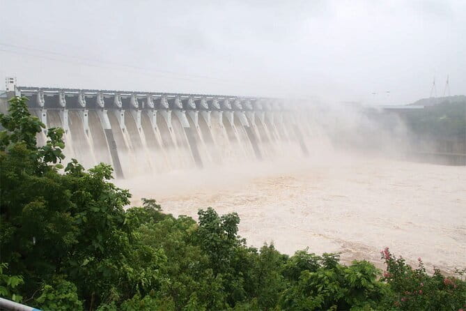 Day Trip to Statue of Unity (Guided Full Day Sightseeing Tour from Ahmedabad) - Stop 2 at Sardar Sarovar Dam: A Concrete-Gravities Lesson in 60 Minutes