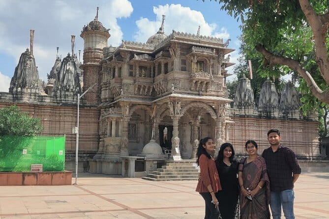 Day Trip to Statue of Unity (Guided Full Day Sightseeing Tour from Ahmedabad) - Guide Quality, Vehicle Comfort, and the Small Comfort Wins