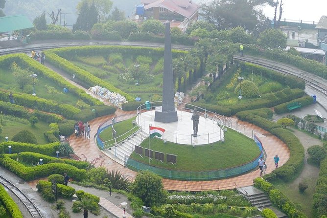 Day_Trippers (Darjeeling Full Day Tour). - Batasia Loop and the heritage-train 360 degree turn
