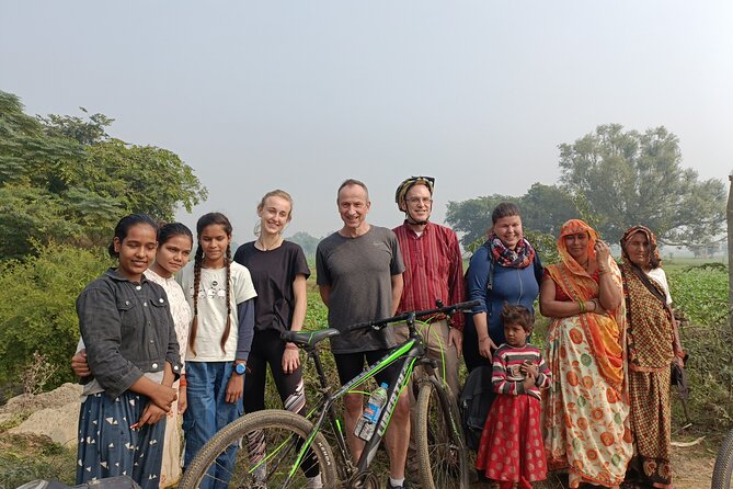 Delhi- Agra Long Distance Bicycle Trip - The cycling style: what to expect on roads and how guides help