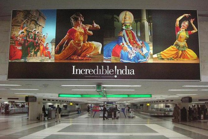 Delhi Airport Transfers : Budget Sedan and SUV Cabs - Sedan vs SUV in Delhi: Choose the Right Car for Real Luggage