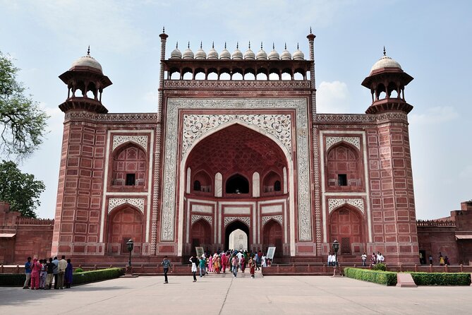 Delhi All Inclusive Half day City Tour With Guide - India Gate, a clean start in New Delhi