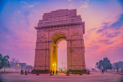 Delhi Highlights: Old & New Delhi Tour with Guide and Transfers