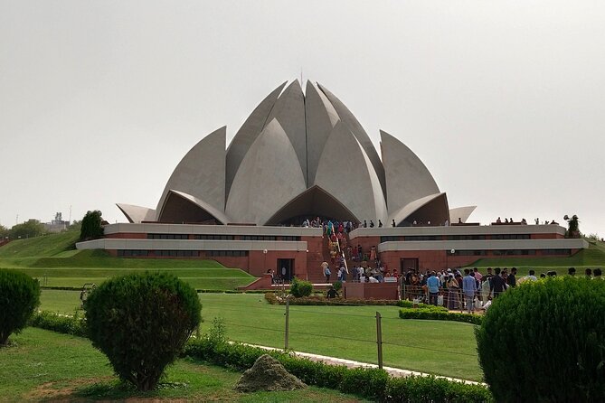 Delhi's historical 7 hours experience tour - India Gate and New Delhi’s Formal Symmetry