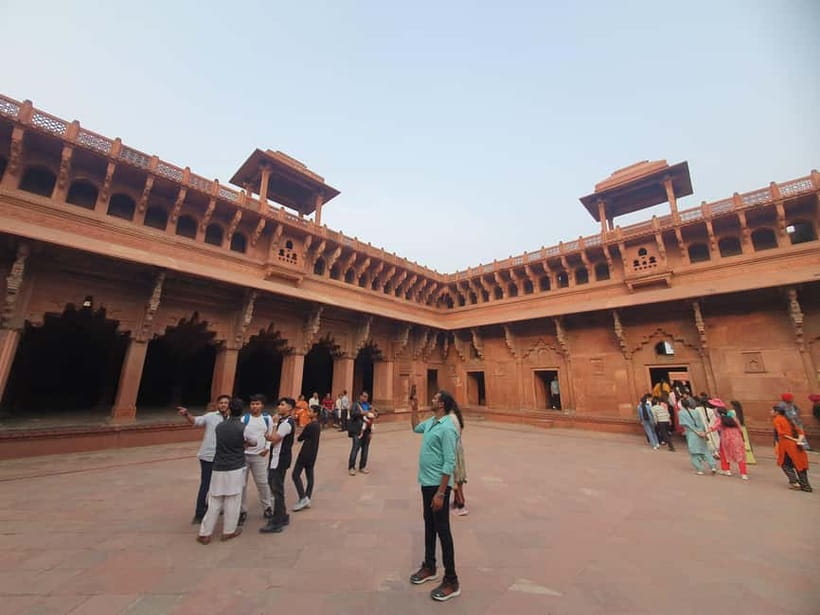 Delhi: Sunrise Taj Mahal & Elephant SOS Tour with Transfers - What a private tour guide changes, from skip-the-line to pacing