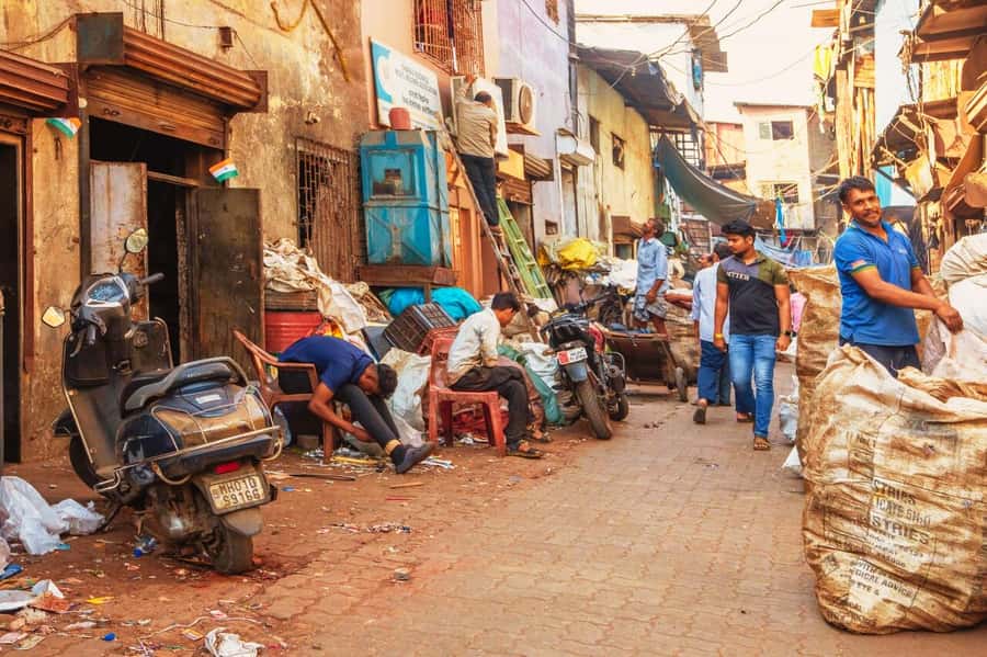 Dharavi: Daily Life inside Asia's Largest Slum walking tour - Third Wave Coffee to Dharavi lanes, first impressions