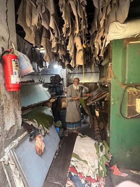 Dharavi Slum Tour - Practical expectations: what to bring and what to avoid