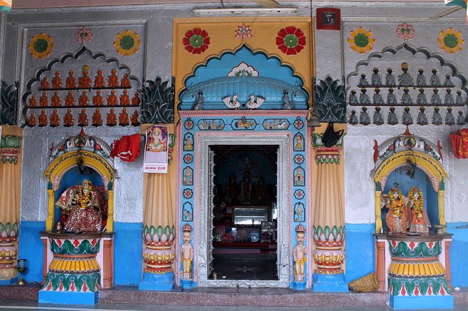 Discover Oriental Agra Day Tour - Stop 2: Shri Mankameshwar Mandir, meeting the priest
