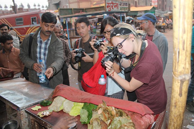 Discover Oriental Agra Day Tour - Meeting up, group size, and how the tour flows