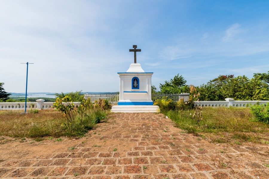 Divar Island: Local Goan Village Tour with Traditional Lunch - Getting To Divar: Ferry Rules and the Ribandar Meeting Point