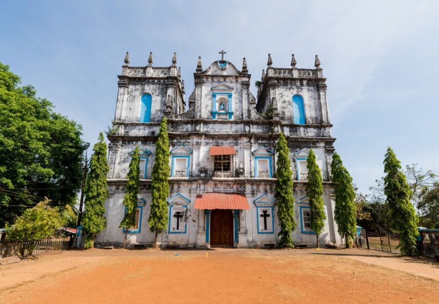 Divar Island: Local Goan Village Tour with Traditional Lunch - Portuguese-Goan Streets: Temples, Churches, and the Meaning of the Mix
