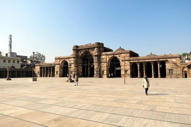 Easy Private Tour at Sun Temple and Rani Ki Vav by Car - Budget and value: what you pay, and what you should expect to add
