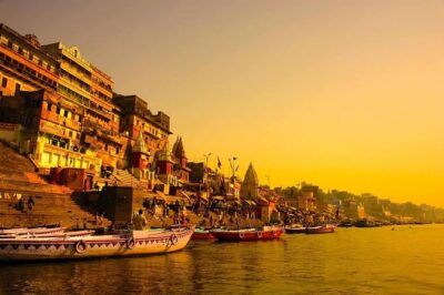 Essence of India with Varanasi with domestic flight