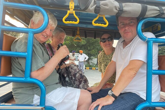 Ex-Agra: Highlights of Agra - Private Guided Tour by Car - The Agra bazaar and souvenir time: shopping without feeling lost