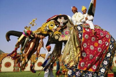 Exclusive 1-day Jaipur tour with High End SUV