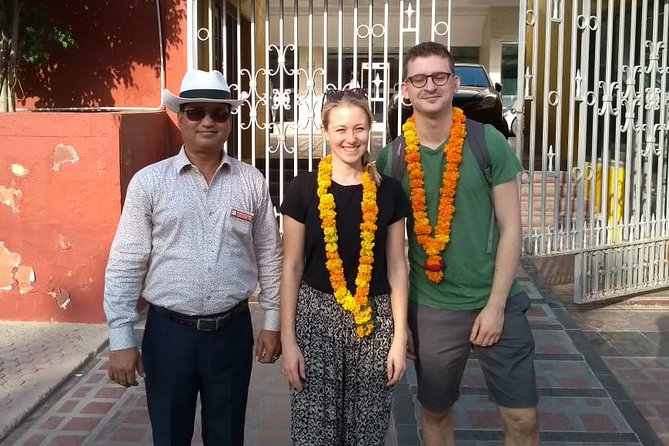 Exclusive Full Day Delhi Sightseeing with All Inclusive (Entrance fee and Lunch) - Jama Masjid: dress code, rooftop climb, and that Old Delhi skyline feeling
