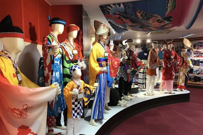 Experience the energy of Kochi: Sunday Market Tour includes Kochi Castle - Stop 1: Kochi Sunday Market, 420 stalls and a very real 1.5 km stroll