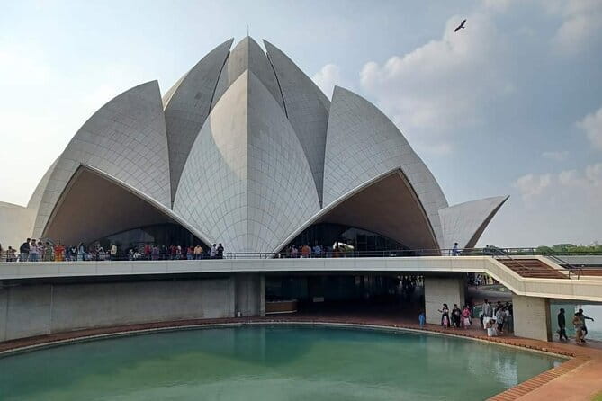 Explore Delhi Half-Day Tour with Agra Drop - Red Fort and Chandni Chowk: Old Delhi with momentum