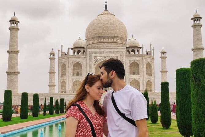 Explore Delhi Half-Day Tour with Agra Drop - How the private A/C car and guide actually help