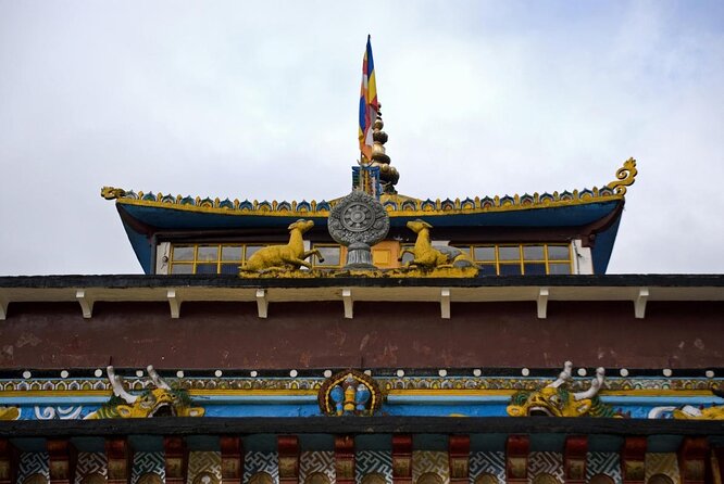 Explore North East India - Darjeeling Sikkim Road Trip - Bagdogra to Darjeeling, then Mall Road at night