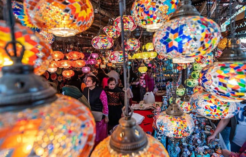 Exploring Chennai Bustling Markets: Guided Tour by Foot - How the guide turns shopping chaos into city history
