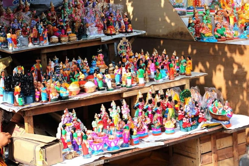 Exploring Chennai Bustling Markets: Guided Tour by Foot - Tips to plan your visit: shoes, sun, photos, and water