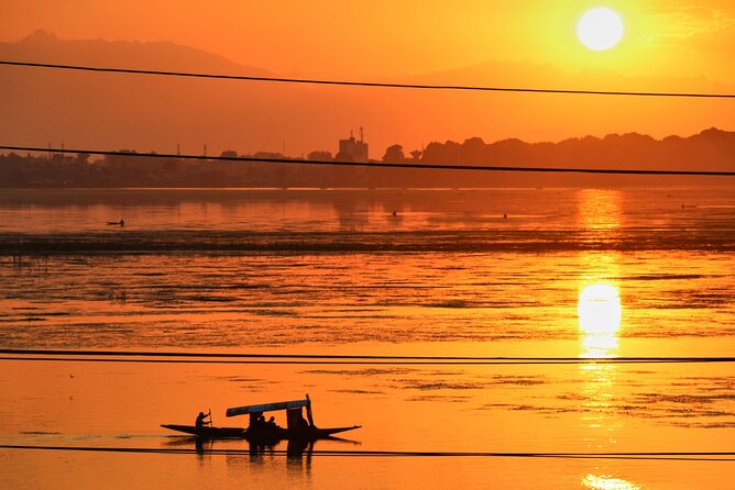 Fascinating Kashmir 4 Nights / 5 Days - Dal Lake Shikara Ride, Tulip Garden, and Mughal Gardens