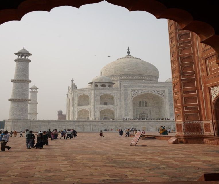 Fast-track entry into taj mahal with entrance included. - Key things you will notice right away