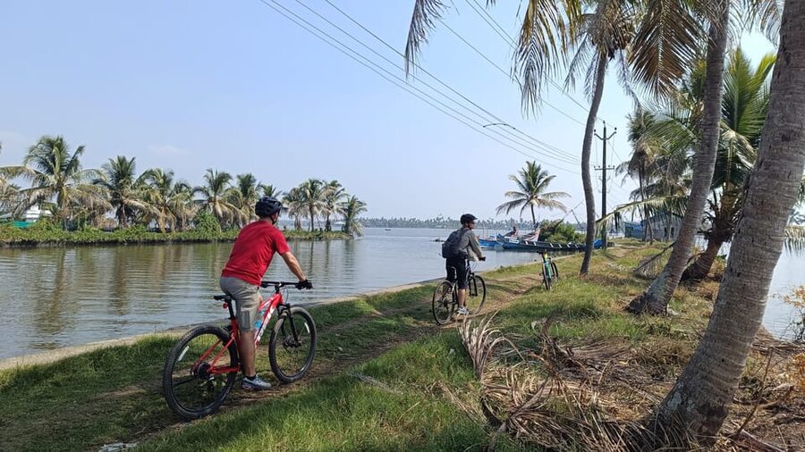 Fort Kochi Beach and Backwater eBike/Cycling Tour (Half Day) - Kannamali Beach stop: photos, fresh air, and snacks that fit the ride