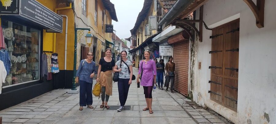 Fort Kochi Heritage Day Cycling Tour - Narrow Streets to Major Monuments: St. Francis Church and the Paradesi Synagogue