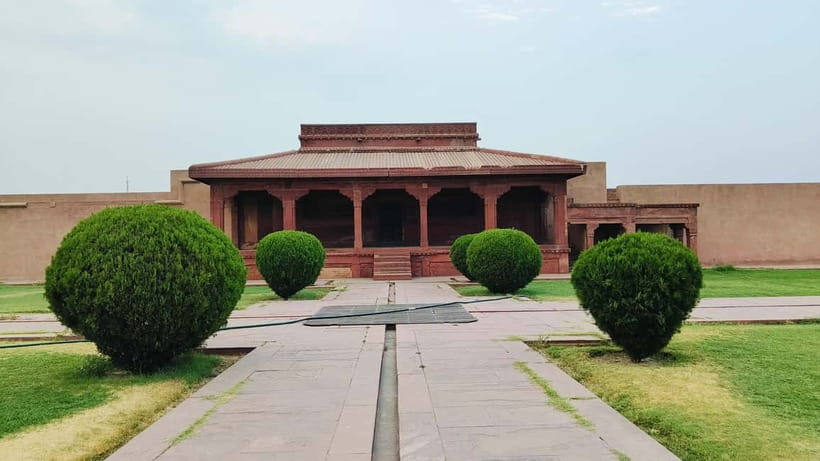 From Agra : Fatehpur Sikri Sightseeing by Private Car - Key things that make this trip work