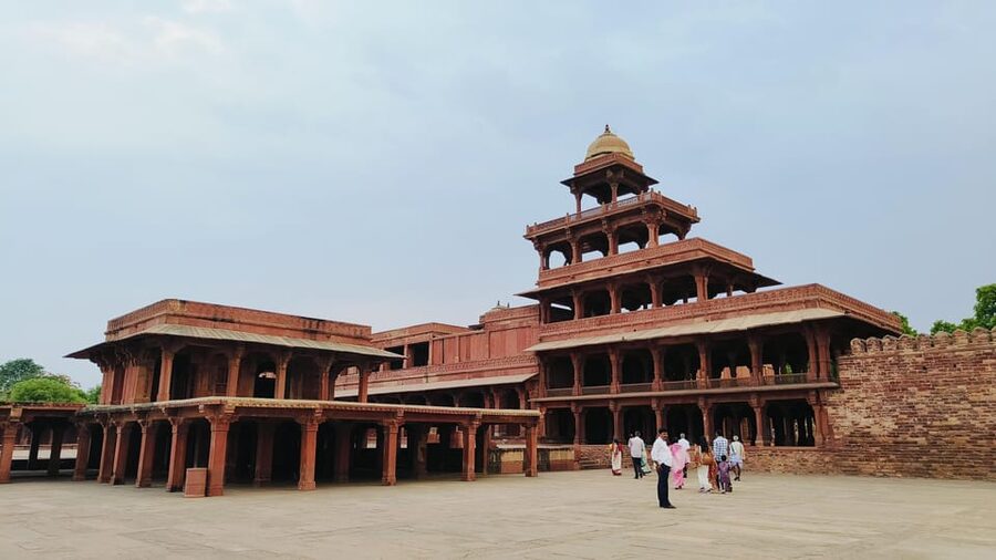 From Agra : Fatehpur Sikri Sightseeing by Private Car - Buland Darwaza, the photo moment with a backstory
