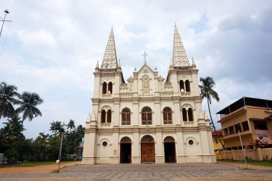 From Cochin: Fort Kochi and Mattancherry Sightseeing Tour - Meeting your guide at the ship berth, then getting moving
