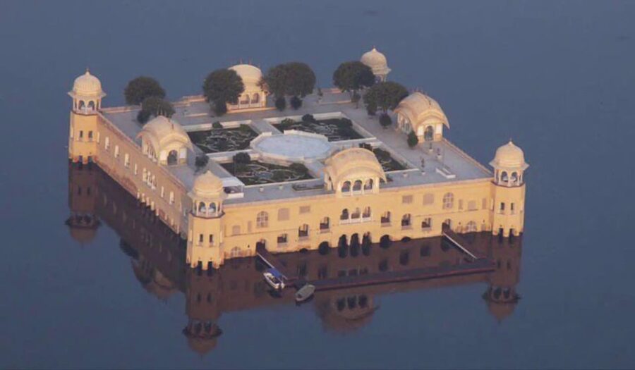 From Delhi: 2-Day Jaipur Private Guided Tour - A temple dedicated to Vishnu: adding a spiritual pause