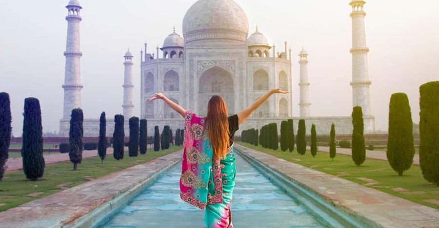 From Delhi/Agra: Taj Mahal Tour with Rental Saree Experience - Ganpati Garments and the 15-minute saree fitting stop
