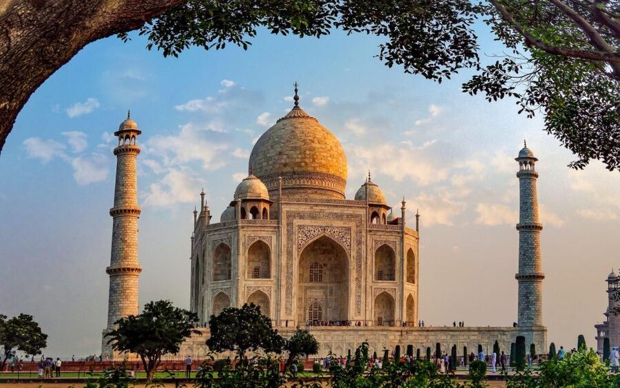 From Delhi:All Inclusive Taj Mahal Day Tour by Fastest Train - Taj Mahal With a Guide, Plus Market Time to Round Out the Visit