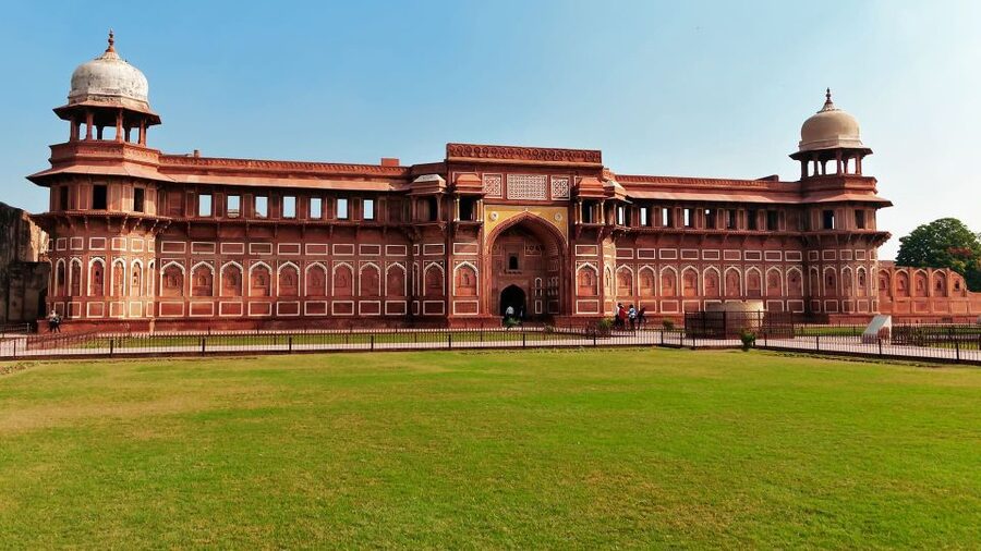 From Delhi: All-Inclusive Taj Mahal Day Tour with transfers - Where you eat: Salt Cafe and the Courtyard by Marriott stop