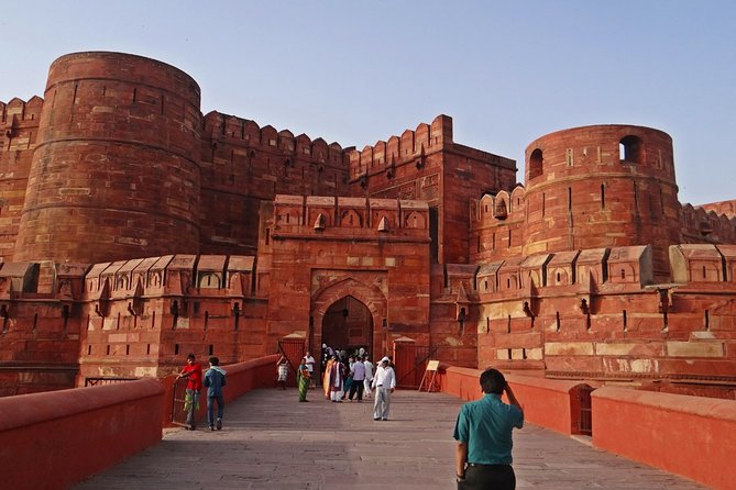 From Delhi: All-Inclusive Taj Mahal Tour by Train with Escort - Agra Fort and the Mughal-era contrast